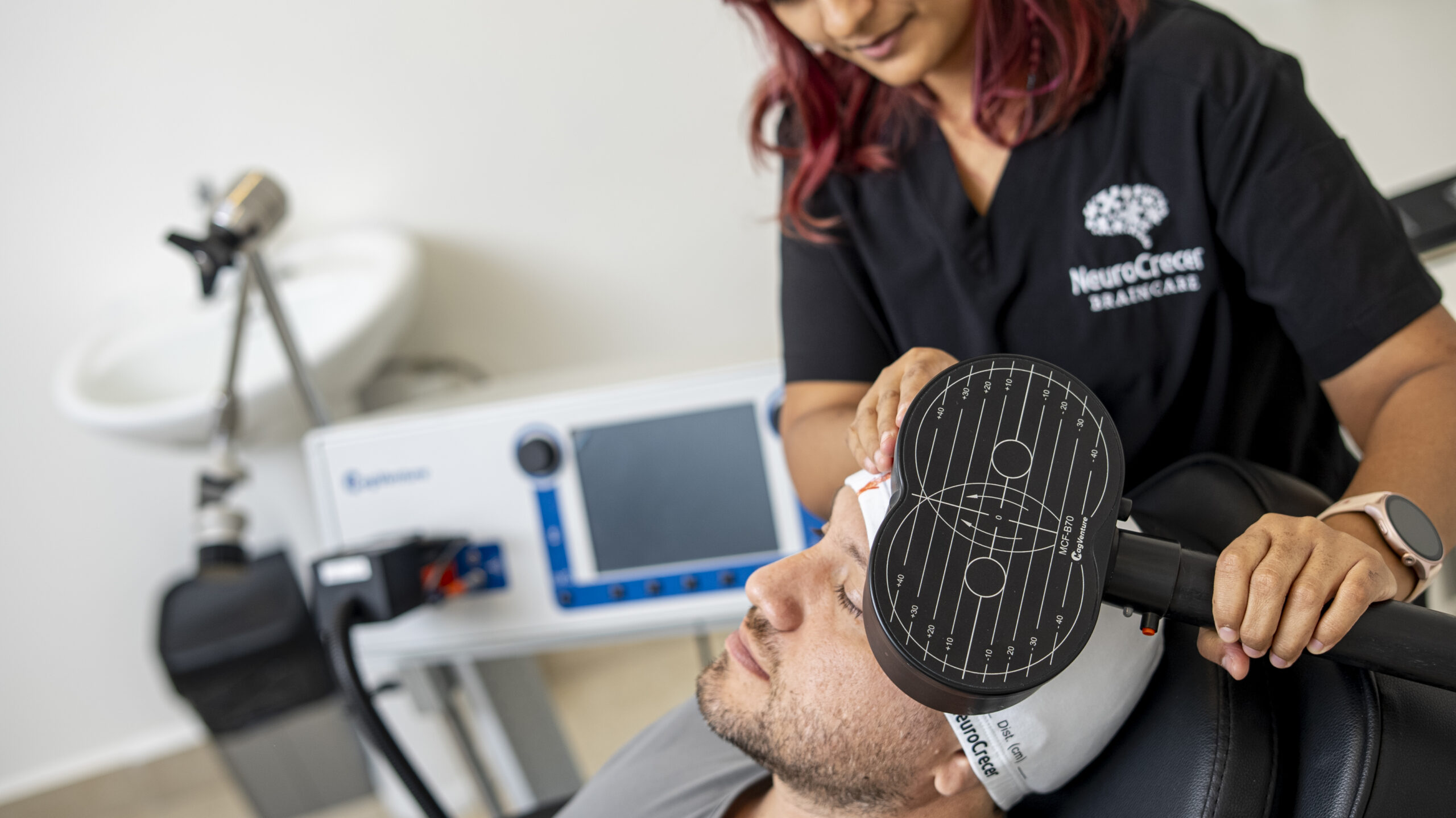 TOC en Panamá — sesión de TMS con equipo MagVenture en Neurocrecer Braincare